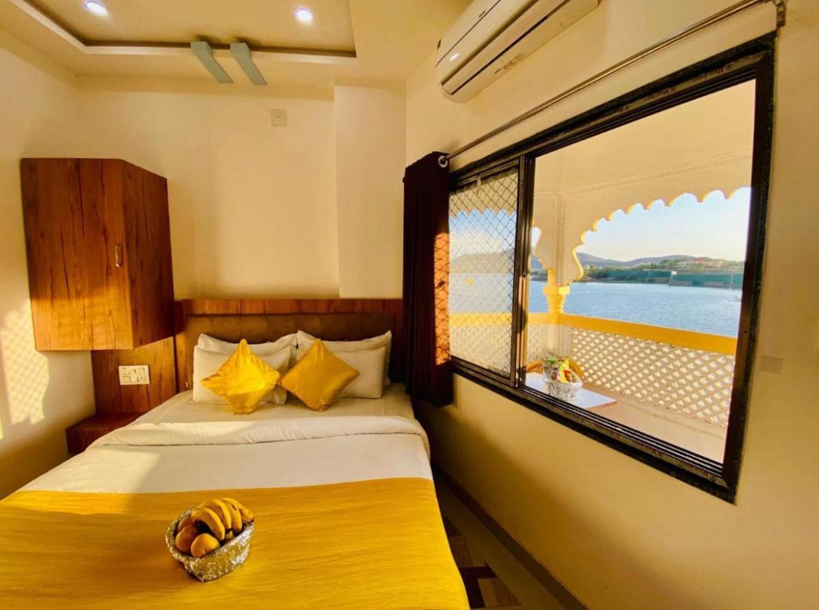 Vallabhgarh A Lake Facing Balcony Udaipur Kültér fotó